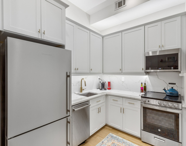 573 Gates Avenue - Photo Thumbnail 3