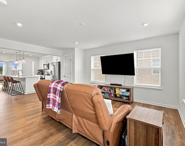 299 Aragon Drive - Photo Thumbnail 8