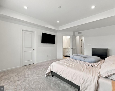 299 Aragon Drive - Photo Thumbnail 12