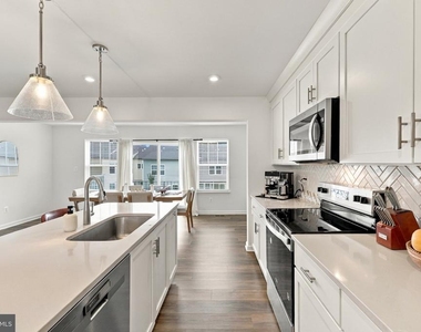 299 Aragon Drive - Photo Thumbnail 5