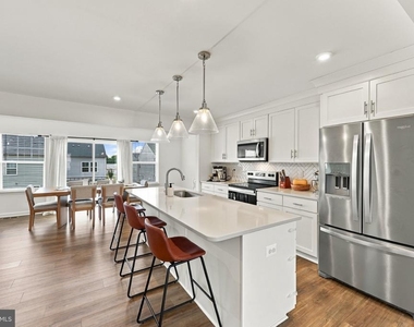 299 Aragon Drive - Photo Thumbnail 4