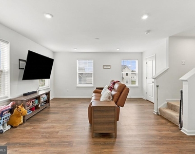 299 Aragon Drive - Photo Thumbnail 10