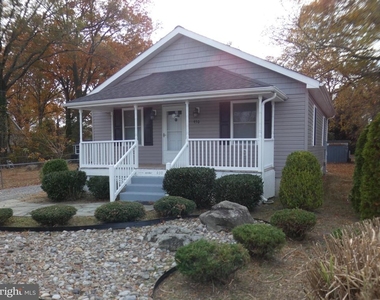930 Bryant Avenue - Photo Thumbnail 1