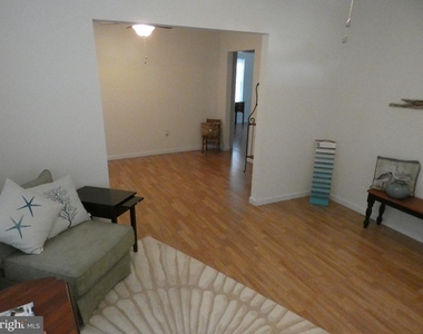 930 Bryant Avenue - Photo Thumbnail 5