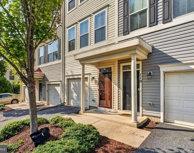 112 Shamrock Drive - Photo Thumbnail 2