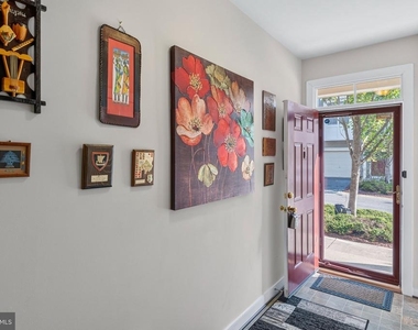 112 Shamrock Drive - Photo Thumbnail 5