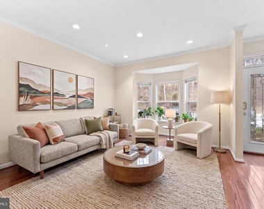 407 Lakeview Court - Photo Thumbnail 2