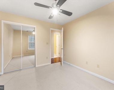 407 Lakeview Court - Photo Thumbnail 27