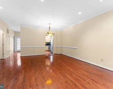 407 Lakeview Court - Photo Thumbnail 7