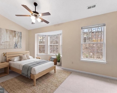 407 Lakeview Court - Photo Thumbnail 17