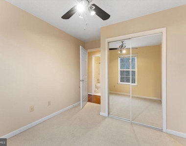 407 Lakeview Court - Photo Thumbnail 24
