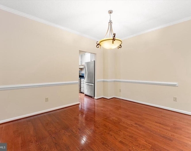 407 Lakeview Court - Photo Thumbnail 8
