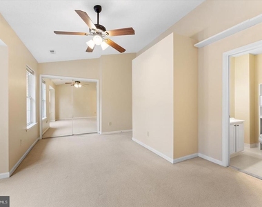 407 Lakeview Court - Photo Thumbnail 20
