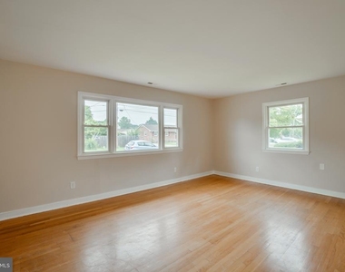 1900 Mimosa Street - Photo Thumbnail 5