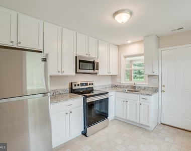 1900 Mimosa Street - Photo Thumbnail 6