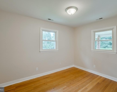 1900 Mimosa Street - Photo Thumbnail 10