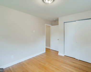 1900 Mimosa Street - Photo Thumbnail 13