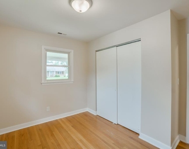 1900 Mimosa Street - Photo Thumbnail 11