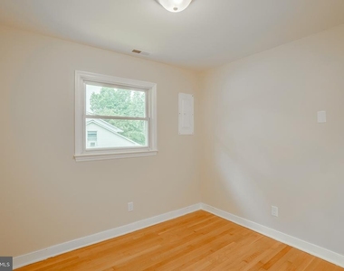 1900 Mimosa Street - Photo Thumbnail 15