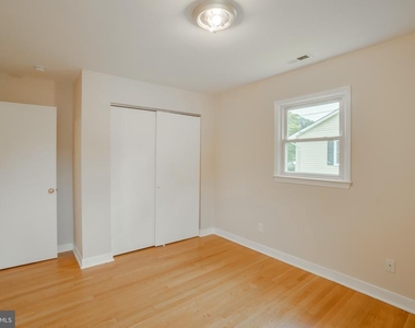 1900 Mimosa Street - Photo Thumbnail 14