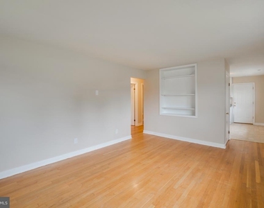 1900 Mimosa Street - Photo Thumbnail 4