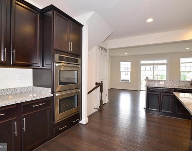 10684 Viewmont Lane - Photo Thumbnail 4