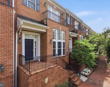 728 Vestal Street - Photo Thumbnail 3