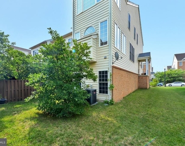42704 Sandman Terrace - Photo Thumbnail 2