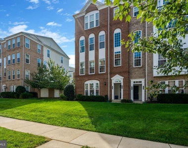 42790 Lauder Terrace - Photo Thumbnail 1