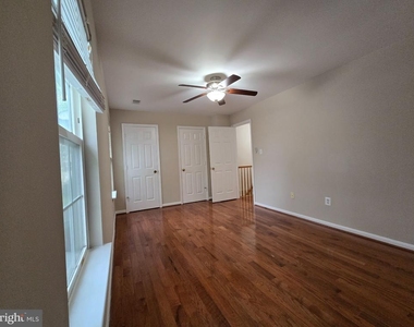 128 Hampshire Square Sw - Photo Thumbnail 4