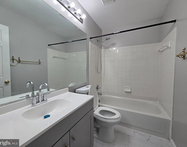 128 Hampshire Square Sw - Photo Thumbnail 8