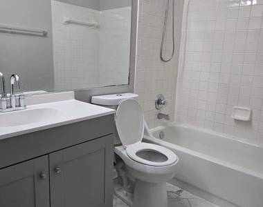 128 Hampshire Square Sw - Photo Thumbnail 5