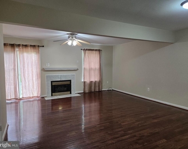 128 Hampshire Square Sw - Photo Thumbnail 2