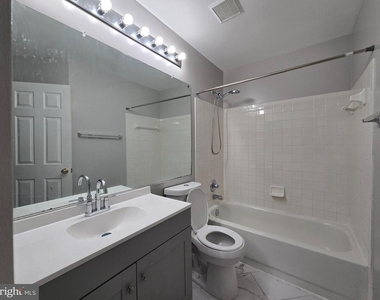 128 Hampshire Square Sw - Photo Thumbnail 9
