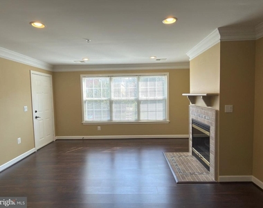 675 Constellation Square Se - Photo Thumbnail 3