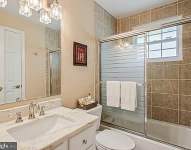1320 Elsinore Avenue - Photo Thumbnail 12