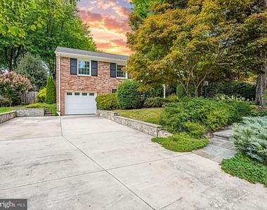 1320 Elsinore Avenue - Photo Thumbnail 7