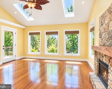 1320 Elsinore Avenue - Photo Thumbnail 3