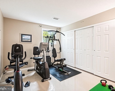 1320 Elsinore Avenue - Photo Thumbnail 8