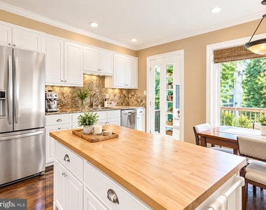1320 Elsinore Avenue - Photo Thumbnail 2
