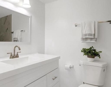 2909 Charing Cross Road - Photo Thumbnail 20