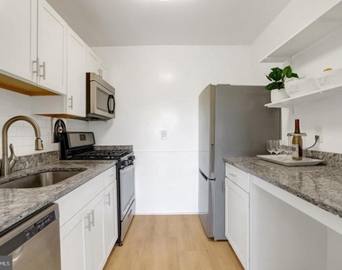 2909 Charing Cross Road - Photo Thumbnail 10