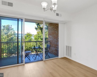 2909 Charing Cross Road - Photo Thumbnail 12