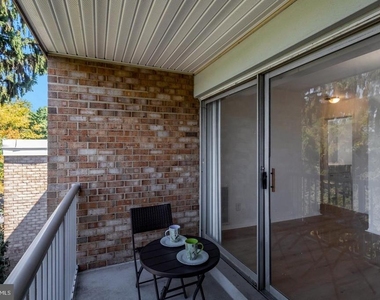 2909 Charing Cross Road - Photo Thumbnail 24