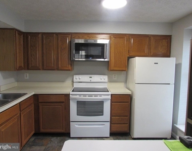 1663 Poplar Grove Drive - Photo Thumbnail 9