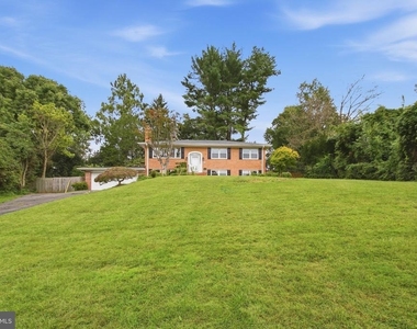 1036 Carper Street - Photo Thumbnail 1