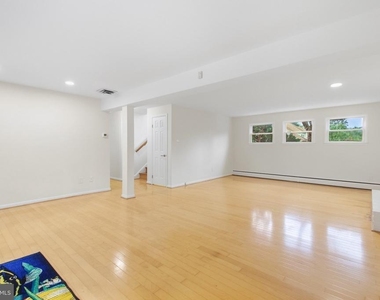 1036 Carper Street - Photo Thumbnail 31