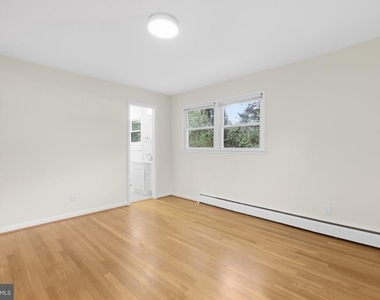 1036 Carper Street - Photo Thumbnail 23