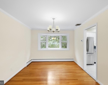 1036 Carper Street - Photo Thumbnail 8