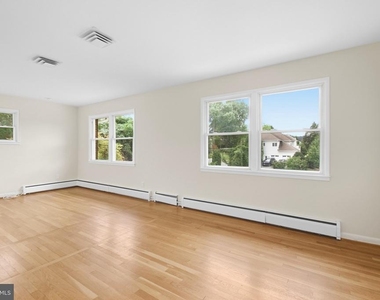 1036 Carper Street - Photo Thumbnail 19